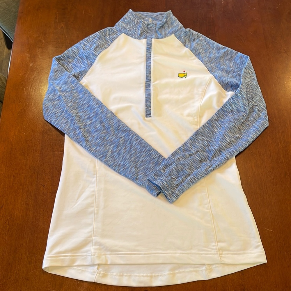 Woman’s master quarter zip size small.